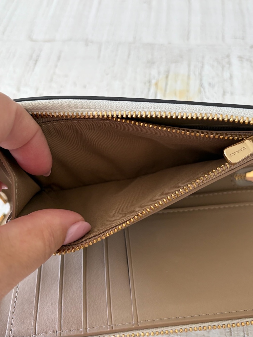 Coach Medium ID Zip Wallet with Floral Whipstitch in Chalk Pebbled Leather - Picture 11 of 15